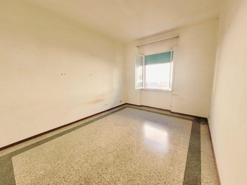 livorno-fabbricotti-centro-appartamento-5-locali-terzo-piano-ascensore-camera