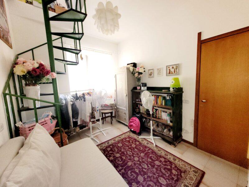 appartamento-livorno-4-locali-ultimo-piano-mare-centro-piazza-mazzini-camera