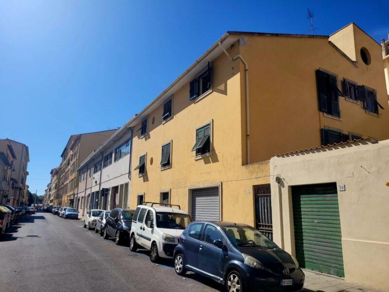 appartamento-livorno-4-locali-ultimo-piano-mare-centro-piazza-mazzini-casa-facciata
