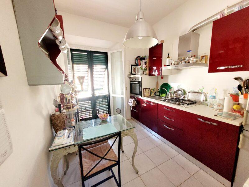 appartamento-livorno-4-locali-ultimo-piano-mare-centro-piazza-mazzini-cucina