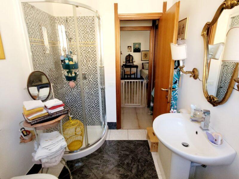 appartamento-livorno-4-locali-ultimo-piano-mare-centro-piazza-mazzini-bagno